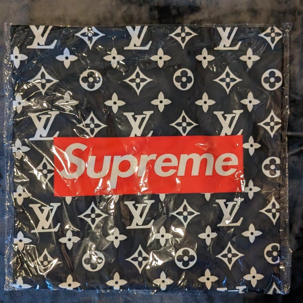 HYPE BEAST PILLOWS 1 PC. BLK/RED BOX - 18X18 - PILLOW SHAM ONLY